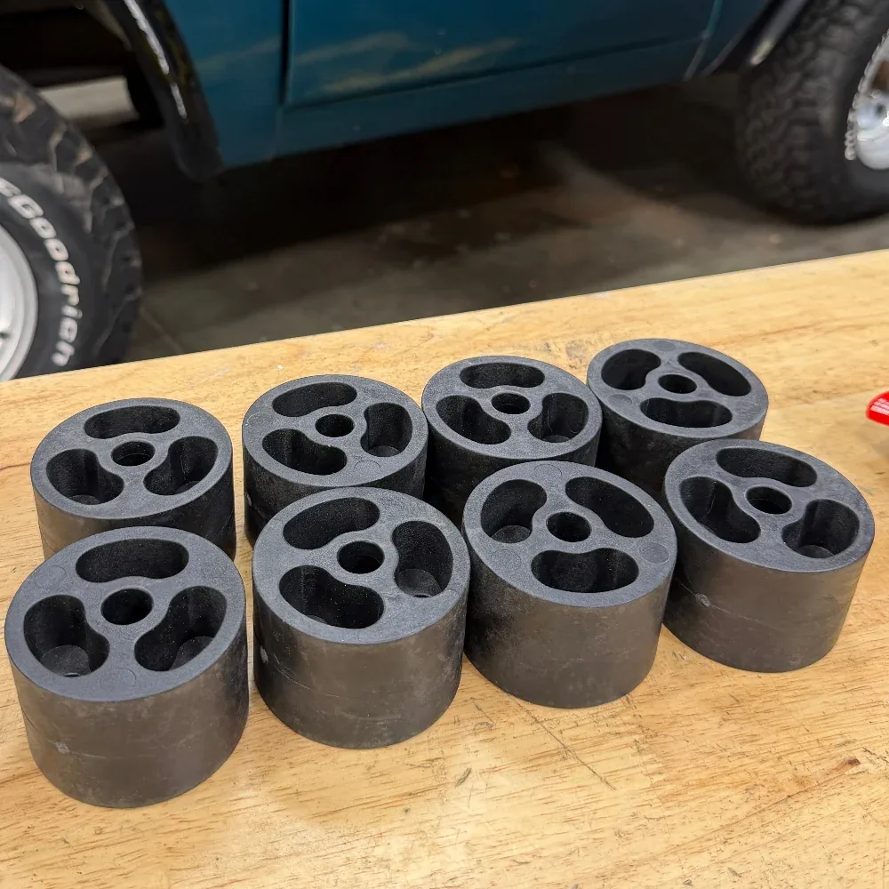 S&B 2" Body Lift Kit for 1966-1977 Ford Bronco — AM1900-00